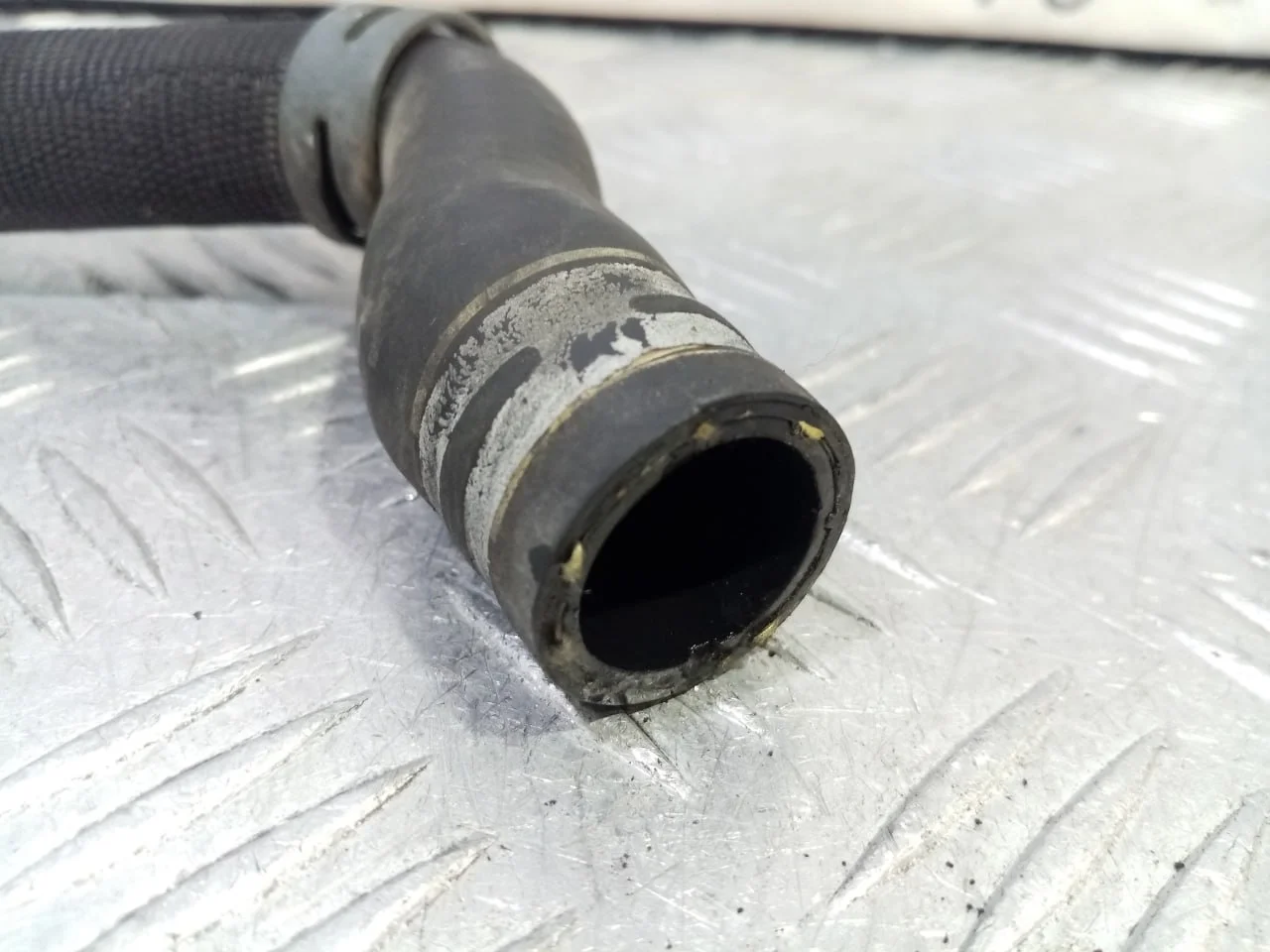 [Б/У] Патрубок системы охлаждения [Код: 00581077 ]