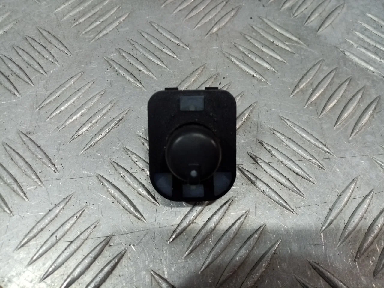[Б/У] Переключатель регулировки зеркала [Код: 00658936 ]