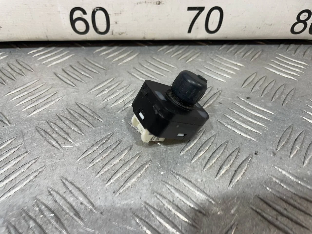 [Б/У] Переключатель регулировки зеркала [Код: 00667035 ]