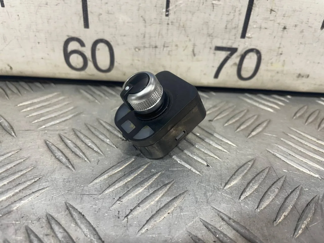 [Б/У] Переключатель регулировки зеркала [Код: 00583804 ]