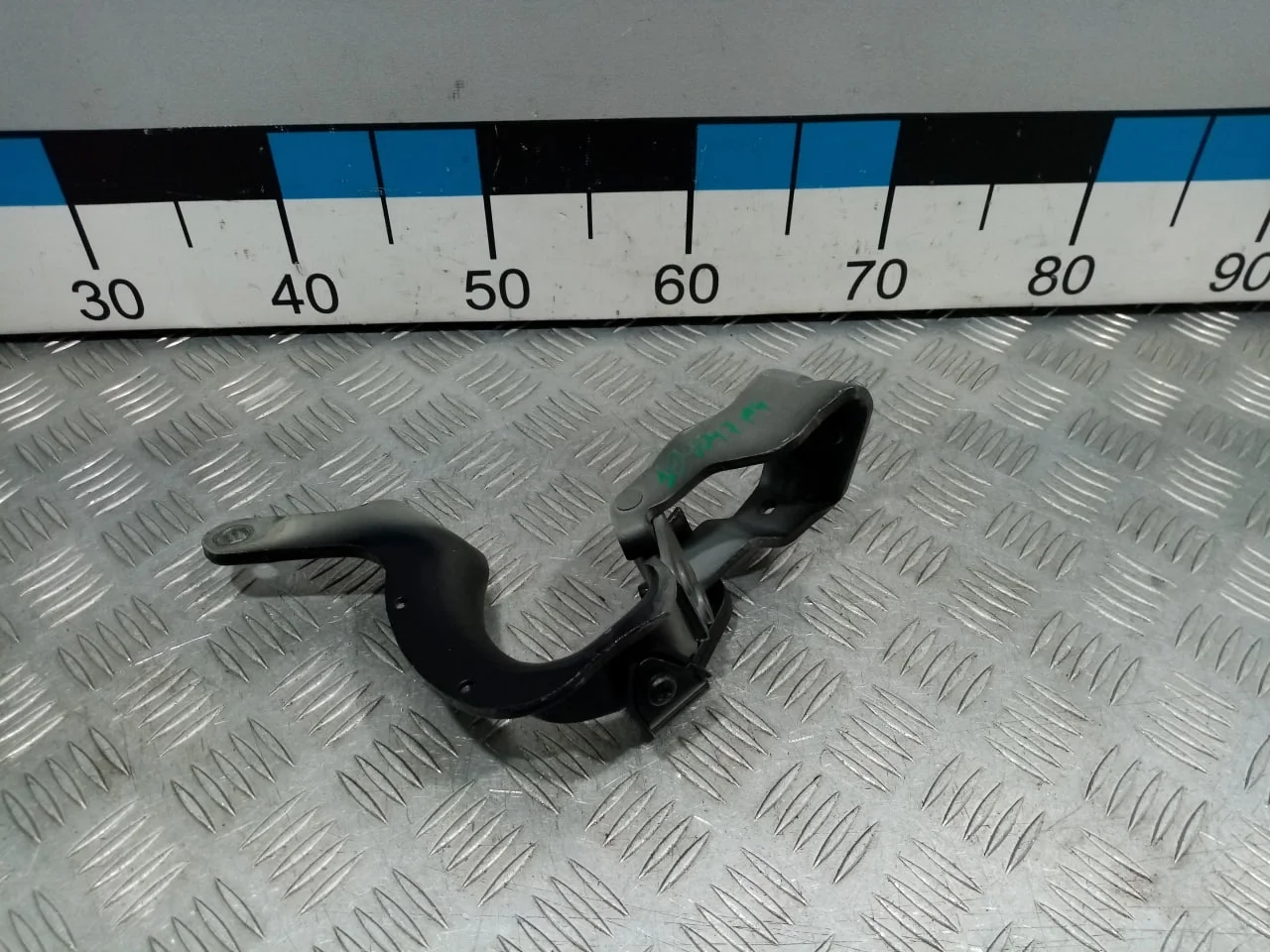 [Б/У] Петля двери багажника правая Audi Q7 [Код: 00647101 ]