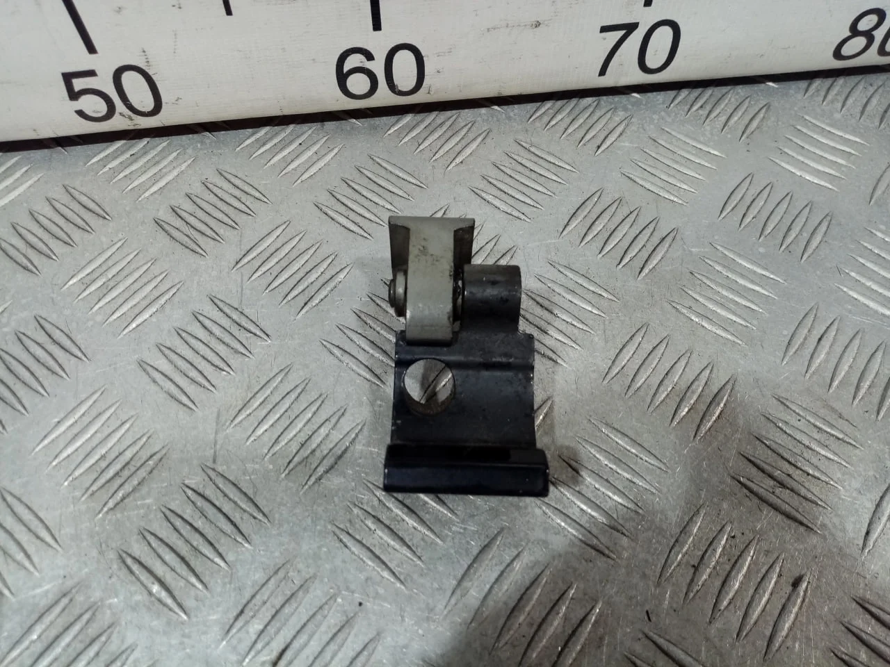 [Б/У] Петля двери задней левой верхняя - без крепления [ХОРОШЕЕ] [Код: 00652836 ]