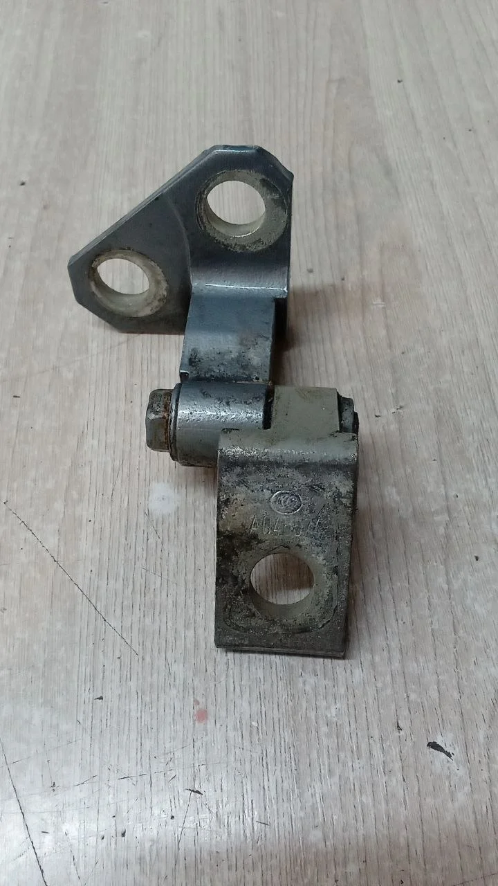 [Б/У] Петля двери задней левой верхняя Passat [Код: 00647453 ]