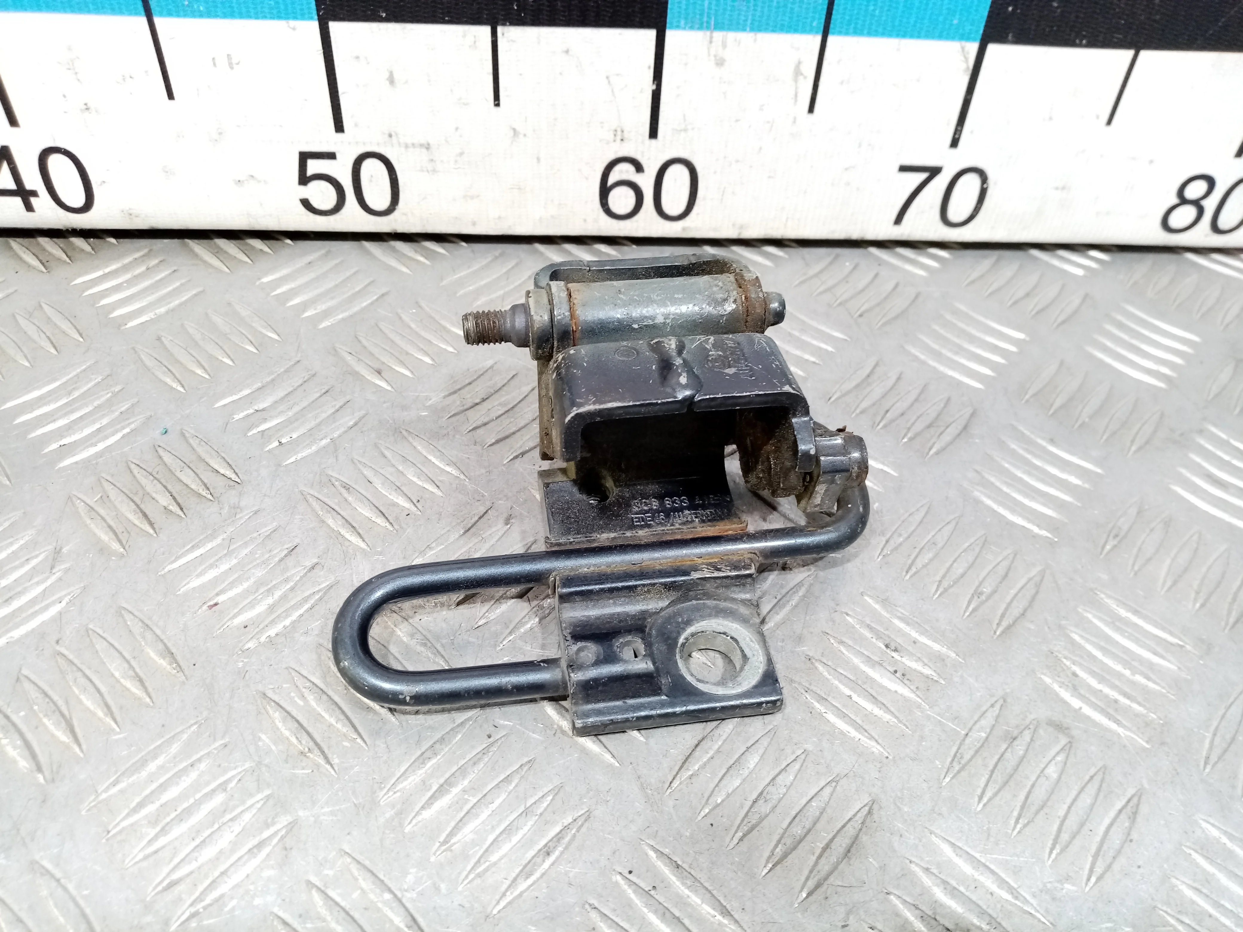 [Б/У] Петля двери задней левой нижняя VW Passat [Код: 00389942 ]