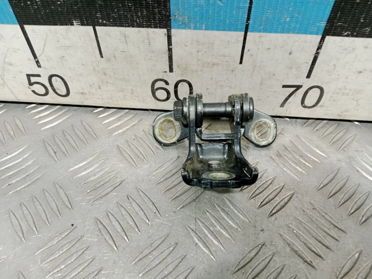 [Б/У] Петля двери перед=зад прав верх Skoda [Код: 00599159 ]