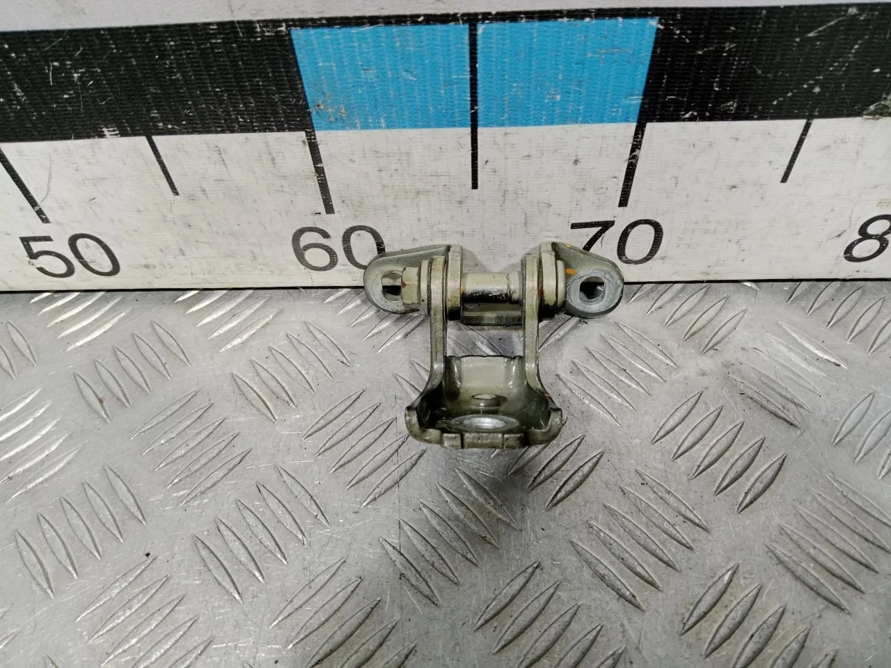 [Б/У] Петля двери перед=зад прав верх Skoda [Код: 00599160 ]