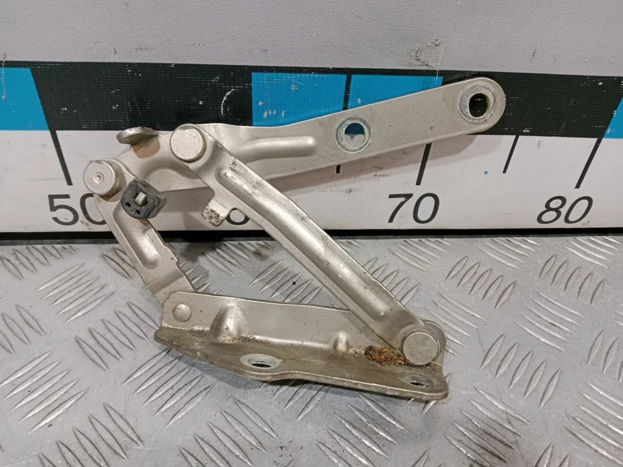 [Б/У] Петля капота левая VW Transporter T5 [Код: 00676869 ]