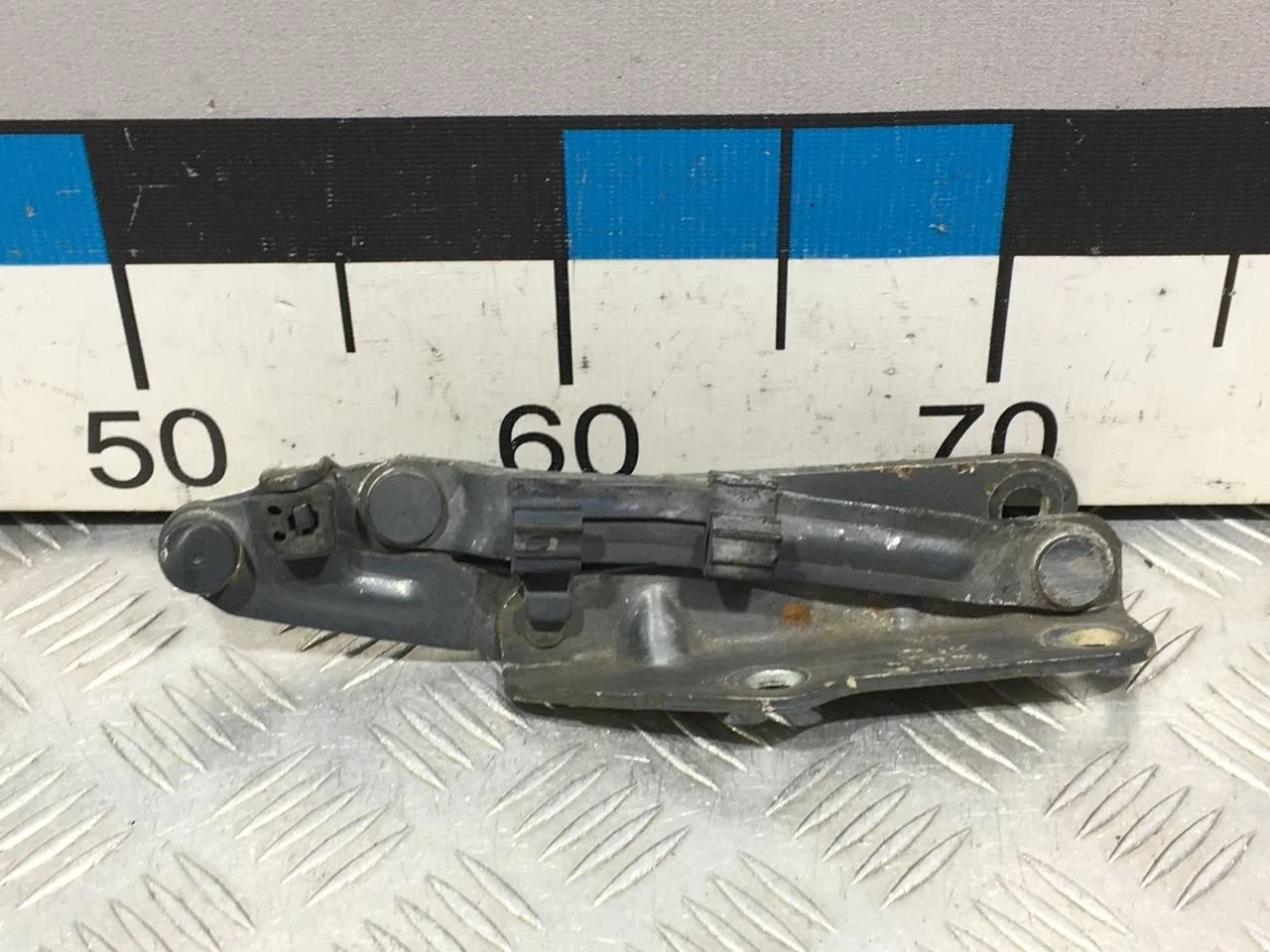 [Б/У] Петля капота левая VW Transporter T5 [Код: 00684409 ]