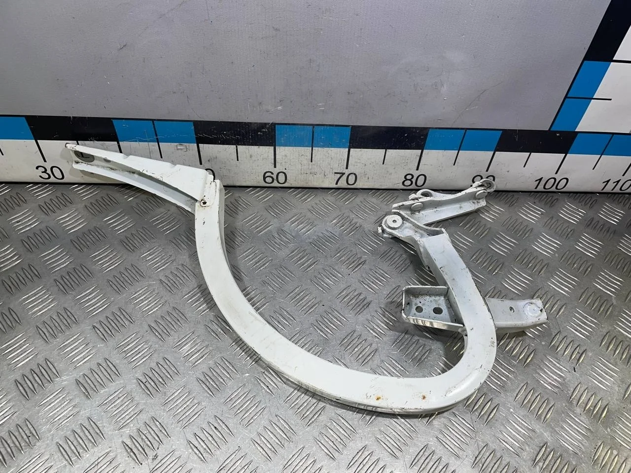 [Б/У] Петля крышки багажника Audi A6 [Код: 00574717 ]