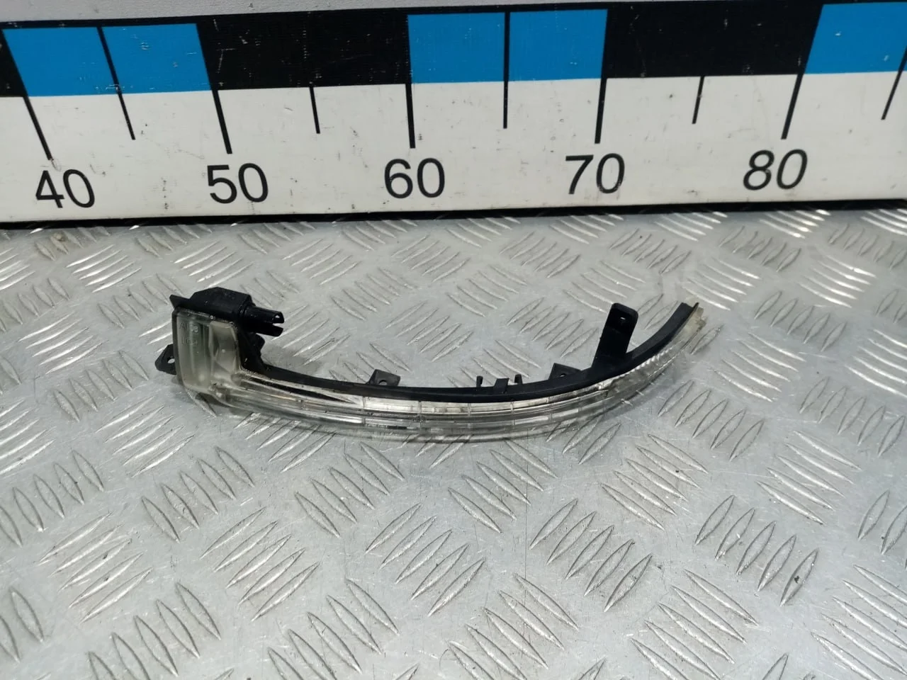 [Б/У] Повторитель в зеркало VW Touareg - Царапины [Незначительные дефекты] [Код: 00669837 ]