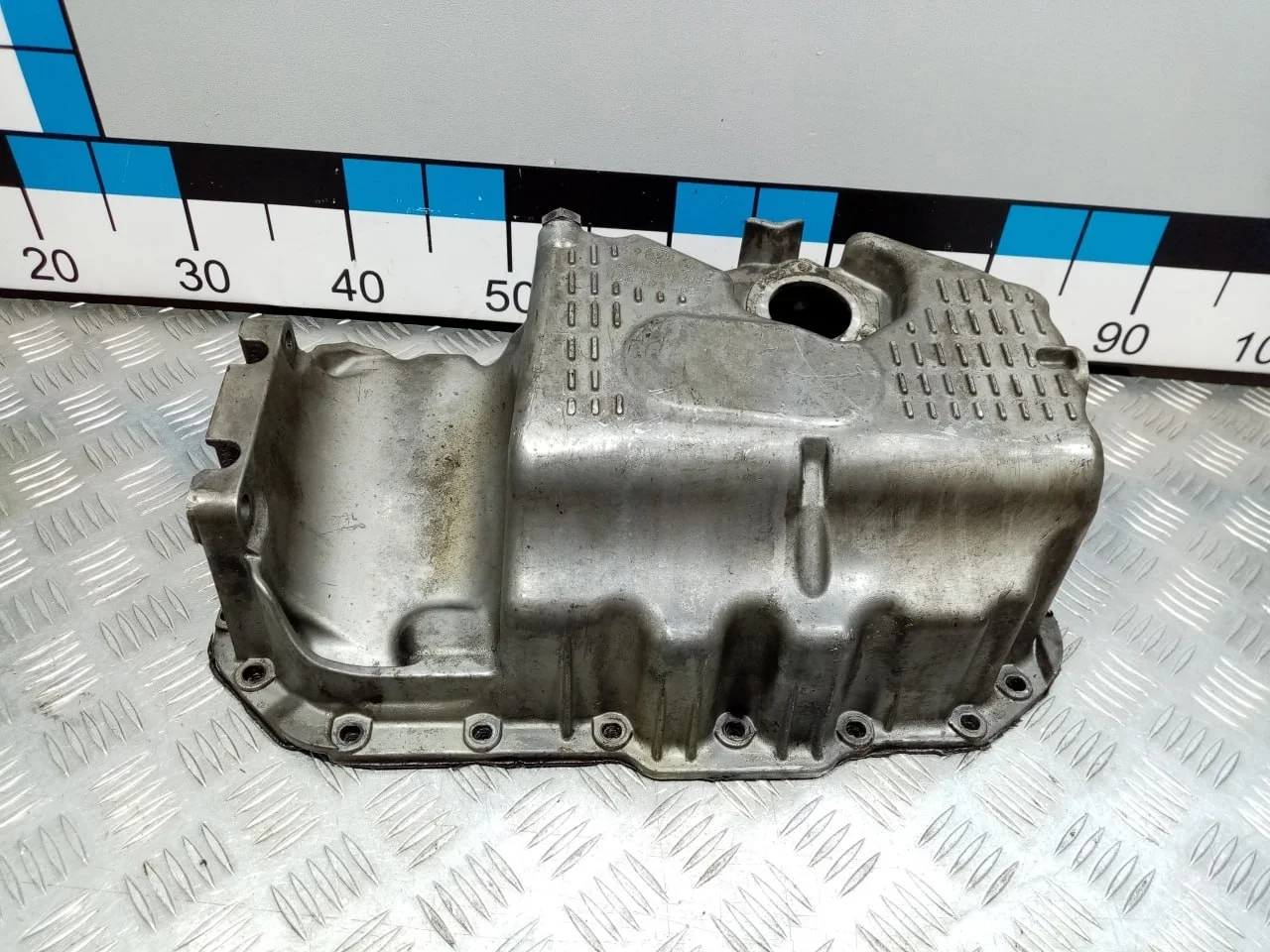 [Б/У] Поддон масляный двигателя (под датчик) [Код: 00631228 ]