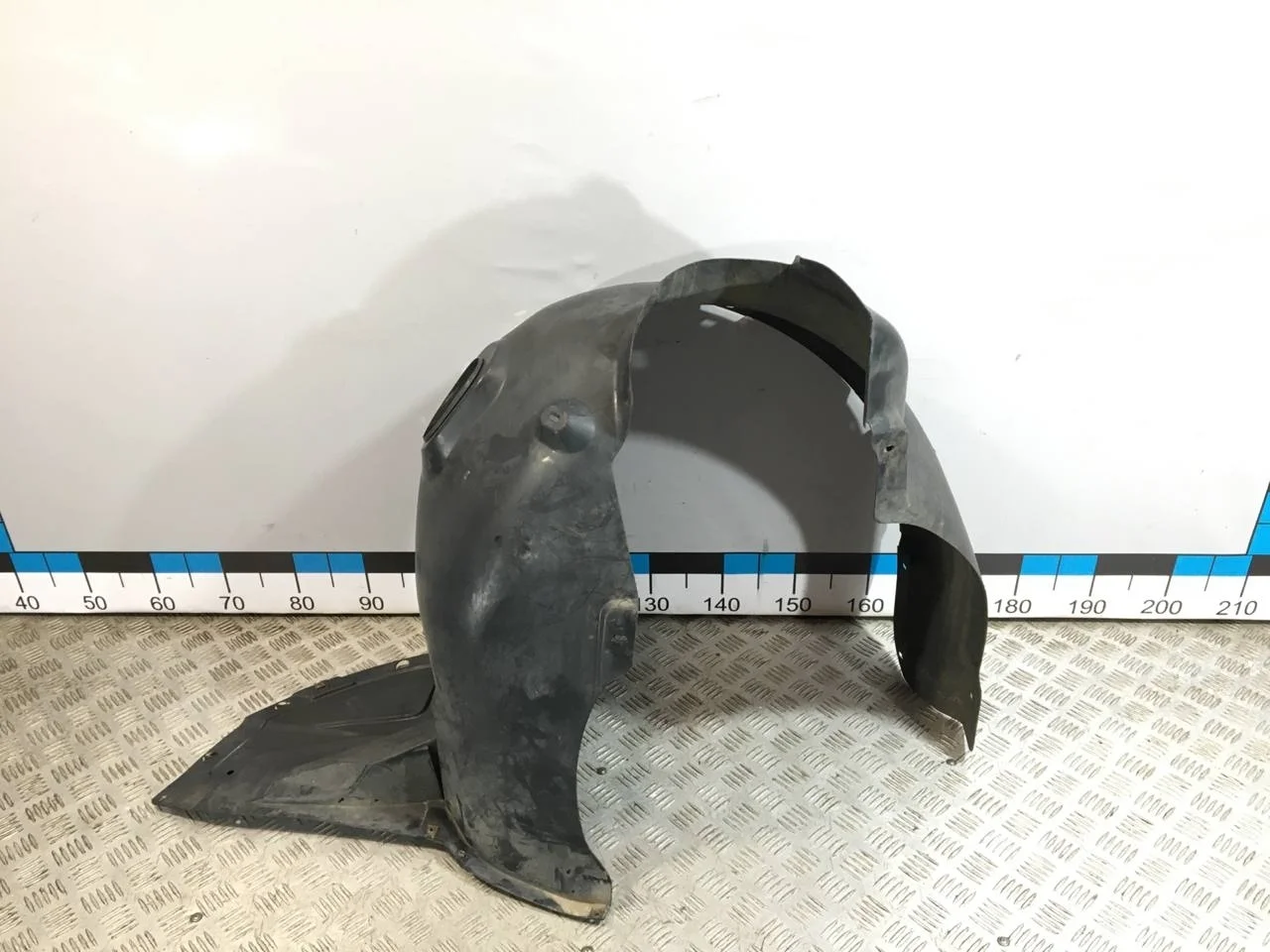 [Б/У] Подкрылок передний правый - (Состояние: пробег 82т ) [Код: 00667796 ]
