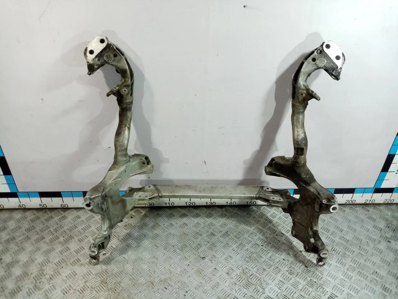 [Б/У] Подрамник (балка передняя) [Код: 00589033 ]