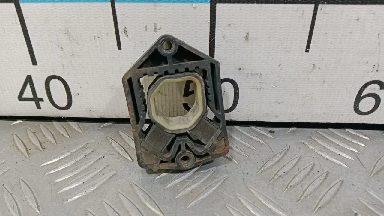 [Б/У] Подушка радиатора верхняя VAG [Код: 00393326 ]