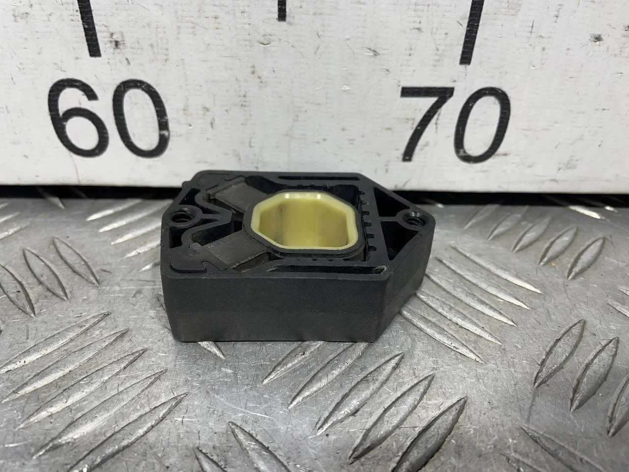 [Б/У] Подушка радиатора верхняя VAG [Код: 00516672 ]