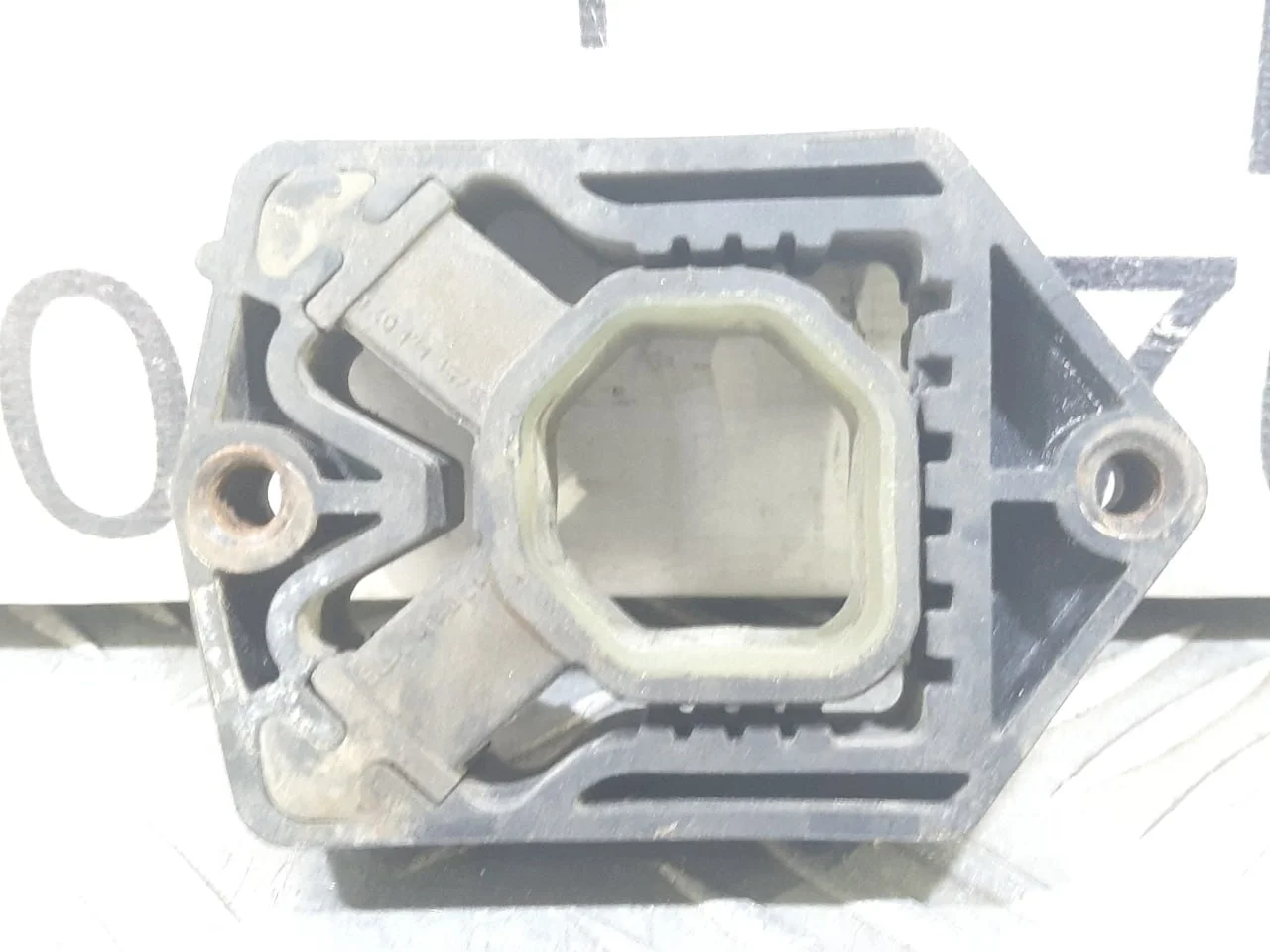 [Б/У] Подушка радиатора верхняя VAG [Код: 00534994 ]