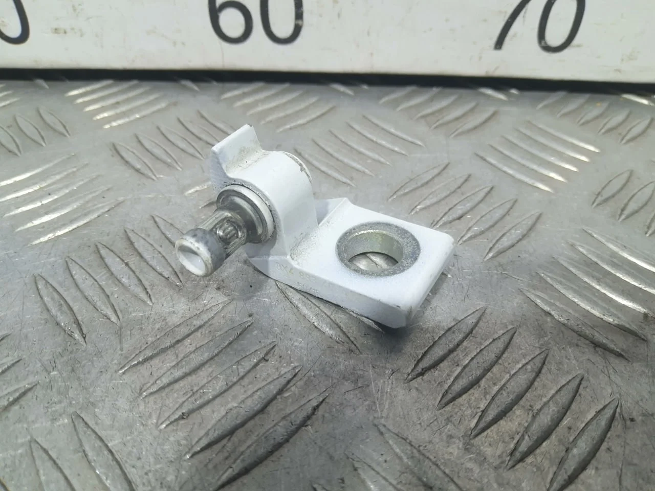 [Б/У] Половина дверной петли верхняя часть [Код: 00522213 ]