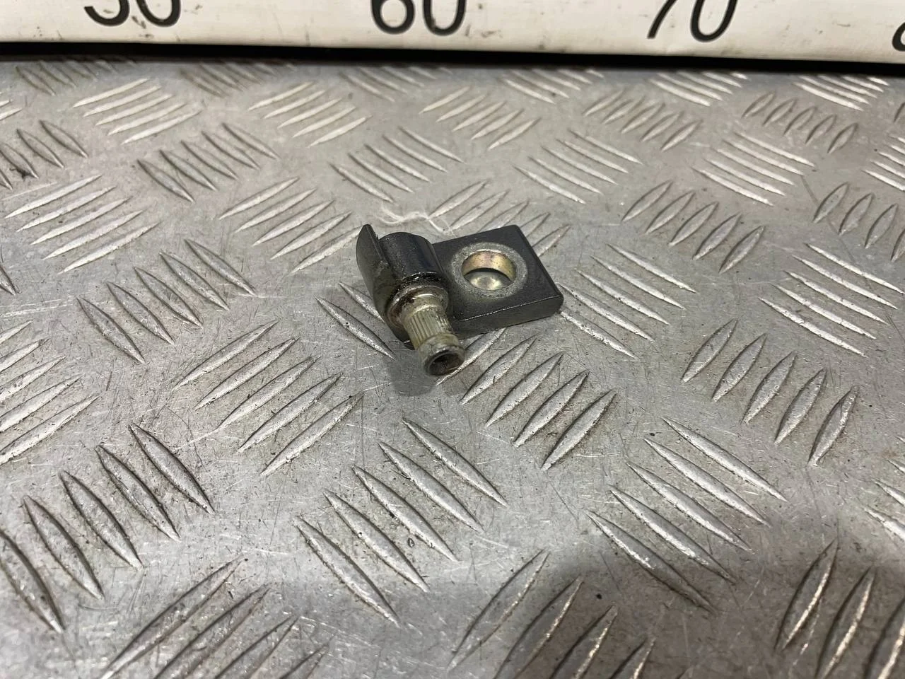 [Б/У] Половина дверной петли верхняя часть [Код: 00673632 ]