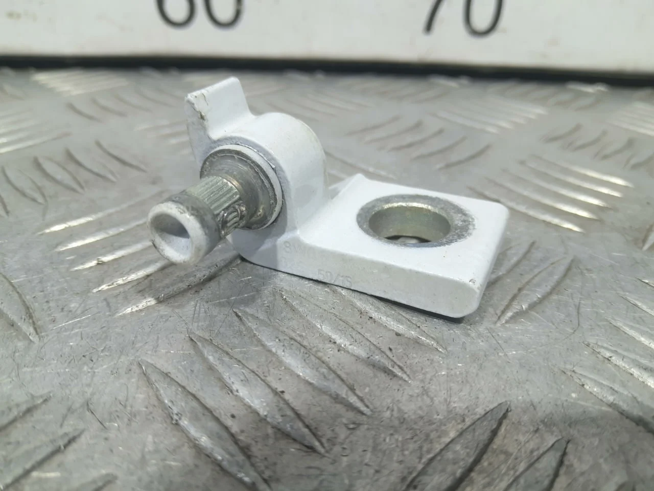 [Б/У] Половина петли двери верхняя часть [Код: 00522601 ]