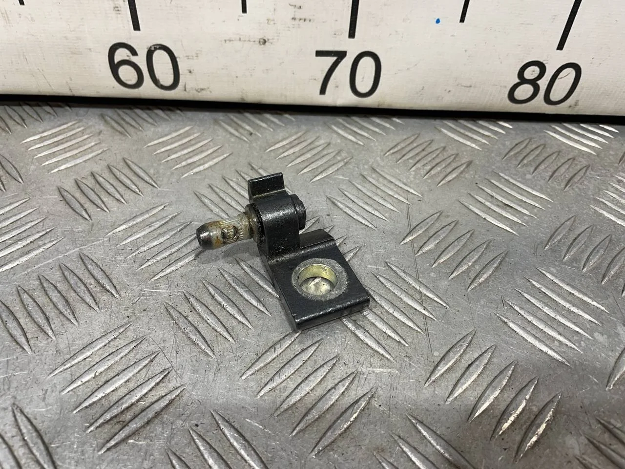 [Б/У] Половина петли двери верхняя часть [Код: 00673634 ]