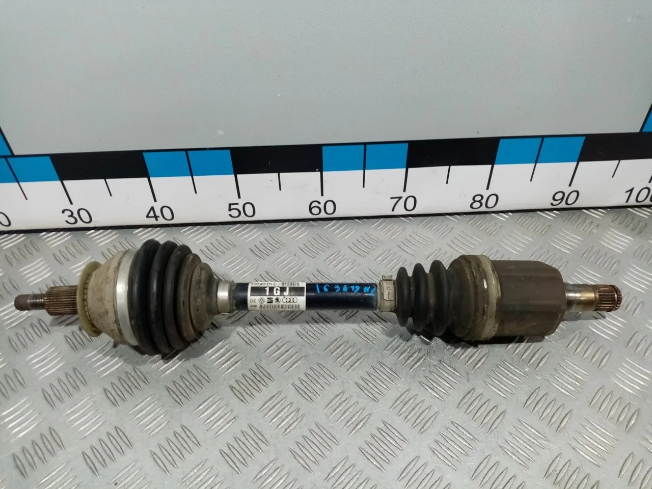 [Б/У] Полуось передняя левая [Код: 00617953 ]