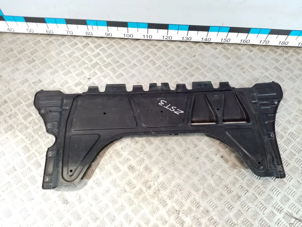 [Б/У] Пыльник двигателя центральный [Код: 00680845 ]