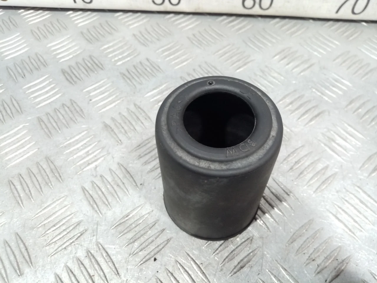 [Б/У] Пыльник переднего амортизатора Audi [Код: 00588907 ]