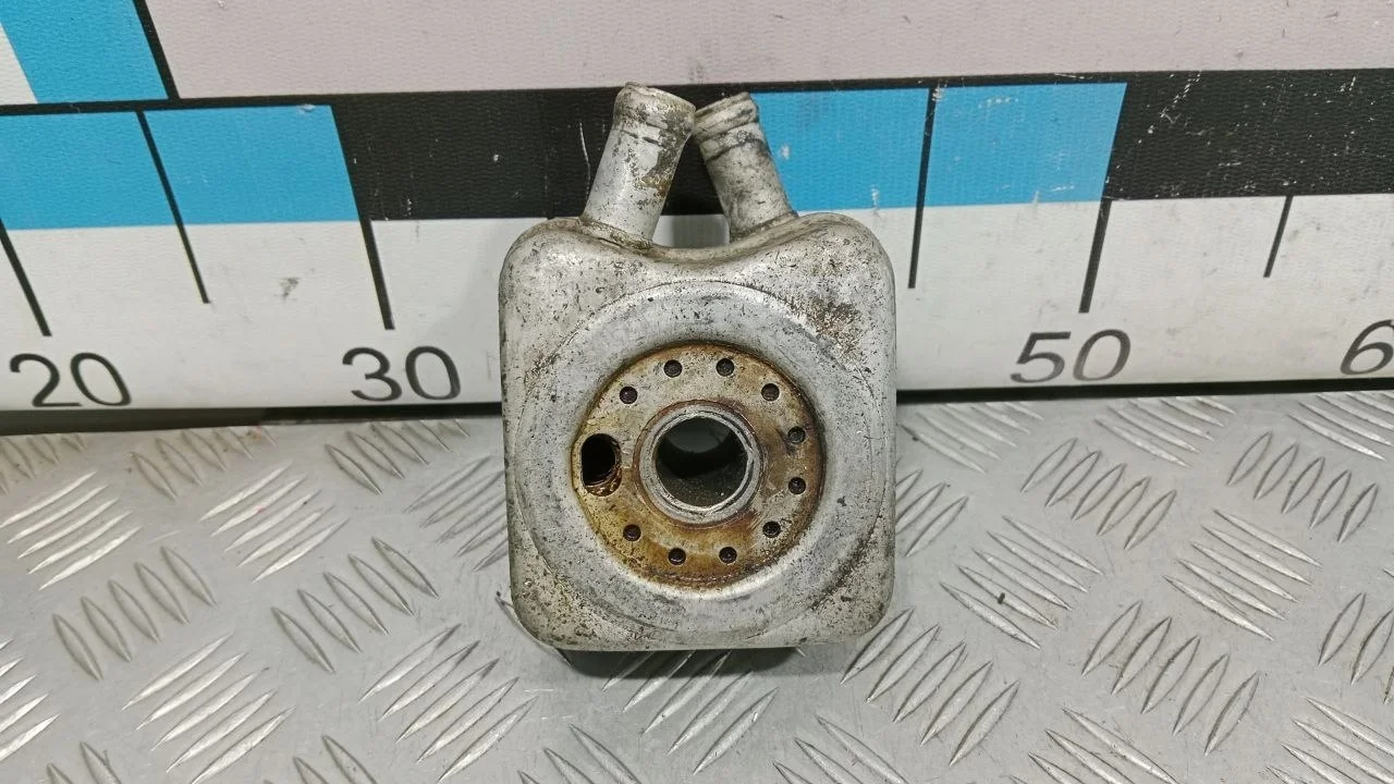 [Б/У] Радиатор масляный 90x90x54 VAG [Код: 00393268 ]