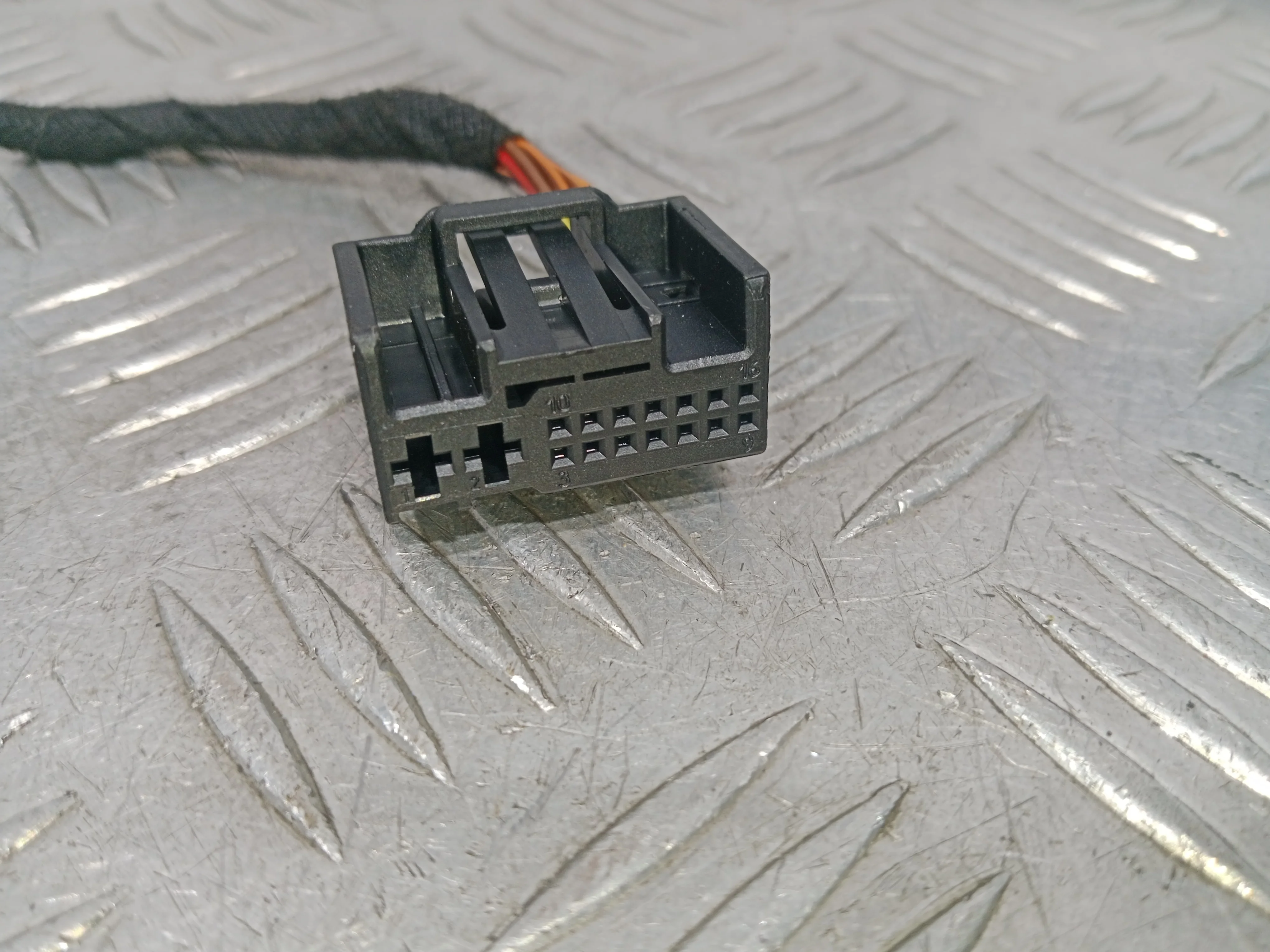 [Б/У] Разъем 16-pin VAG [Код: 00477697 ]