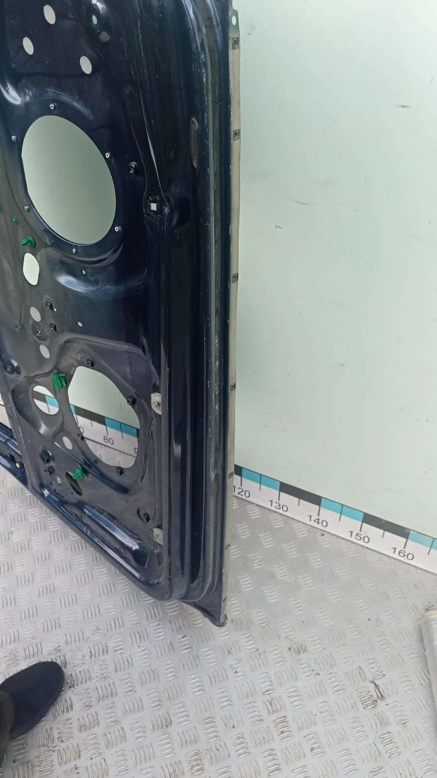 [Б/У] Рамка двери передней правой VW Golf V - передняя правая.купэ. [Код: 00335627 ]