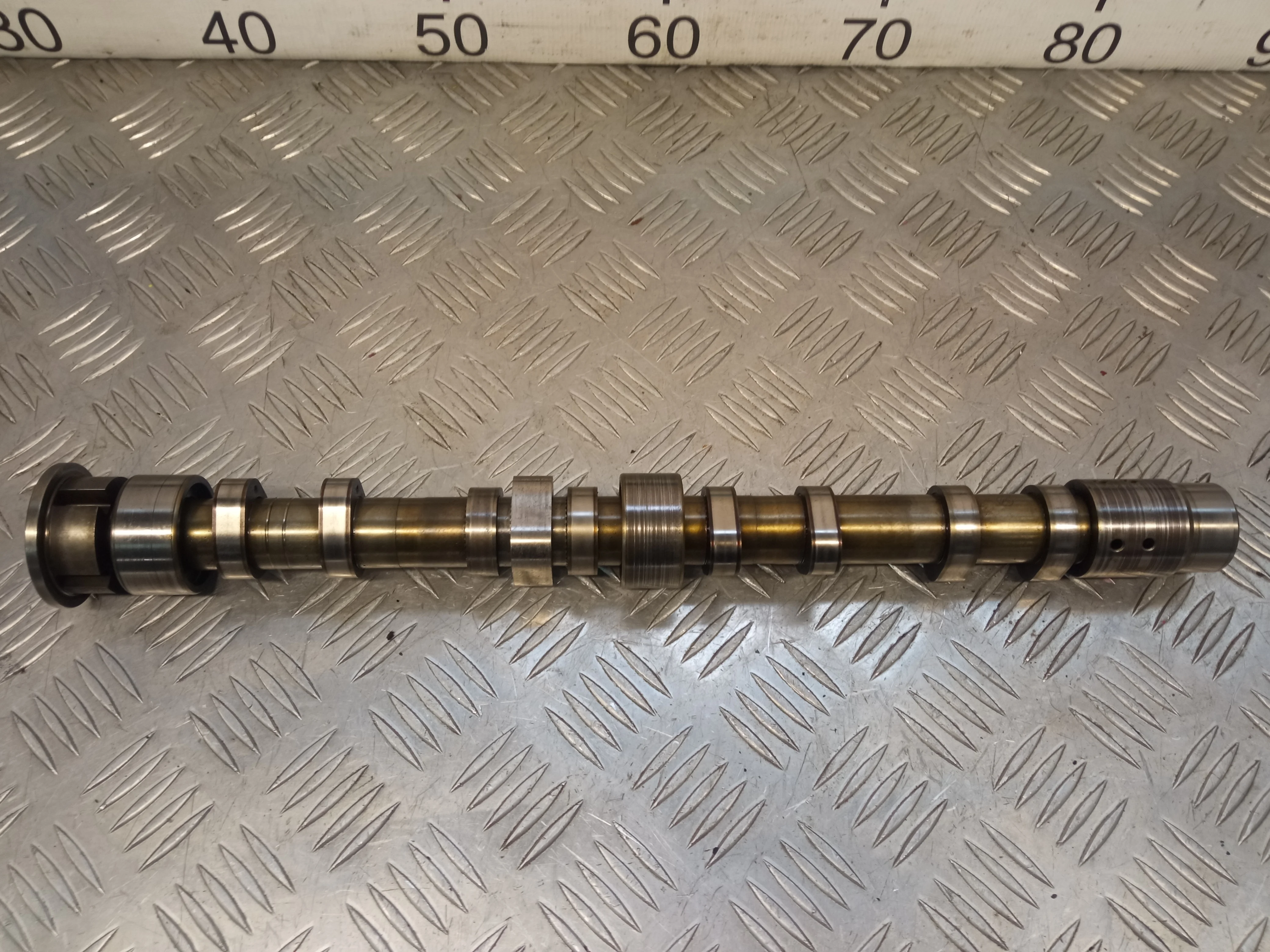 [Б/У] Распредвал впускной - Царапины на опорных шейках [Незначительные дефекты] [Код: 00365852 ]