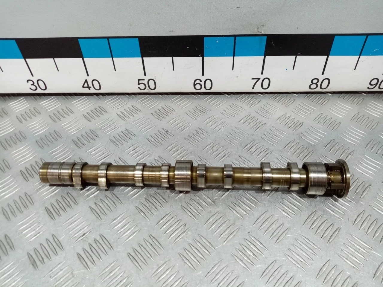 [Б/У] Распредвал выпускной - (Состояние: небольшие риски ) [ХОРОШЕЕ] [Код: 00633157 ]