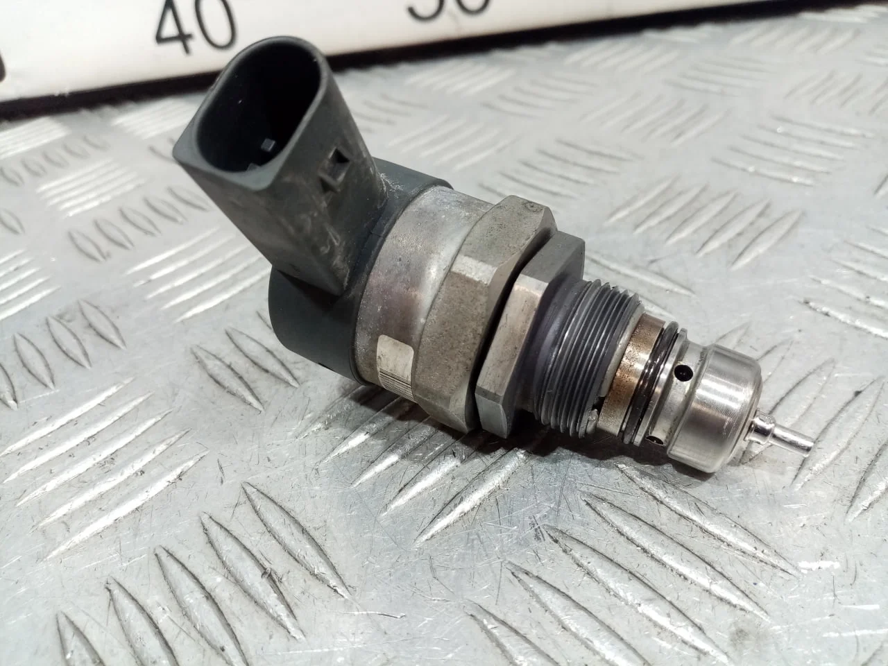 [Б/У] Регулятор давления топлива VAG [Код: 00640203 ]