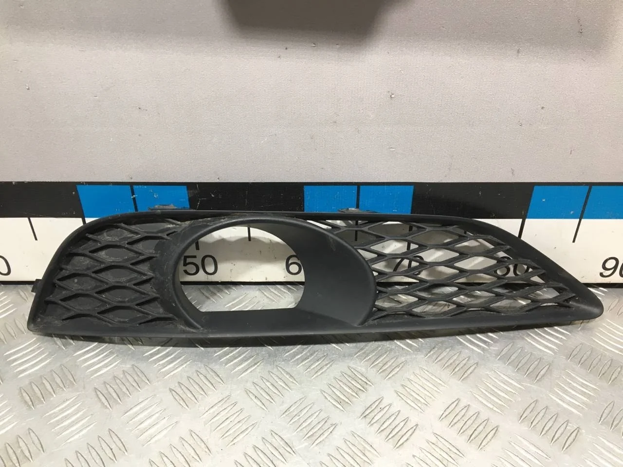 [Б/У] Решетка в бампер левая нижняя Audi Q7 [Код: 00675868 ]