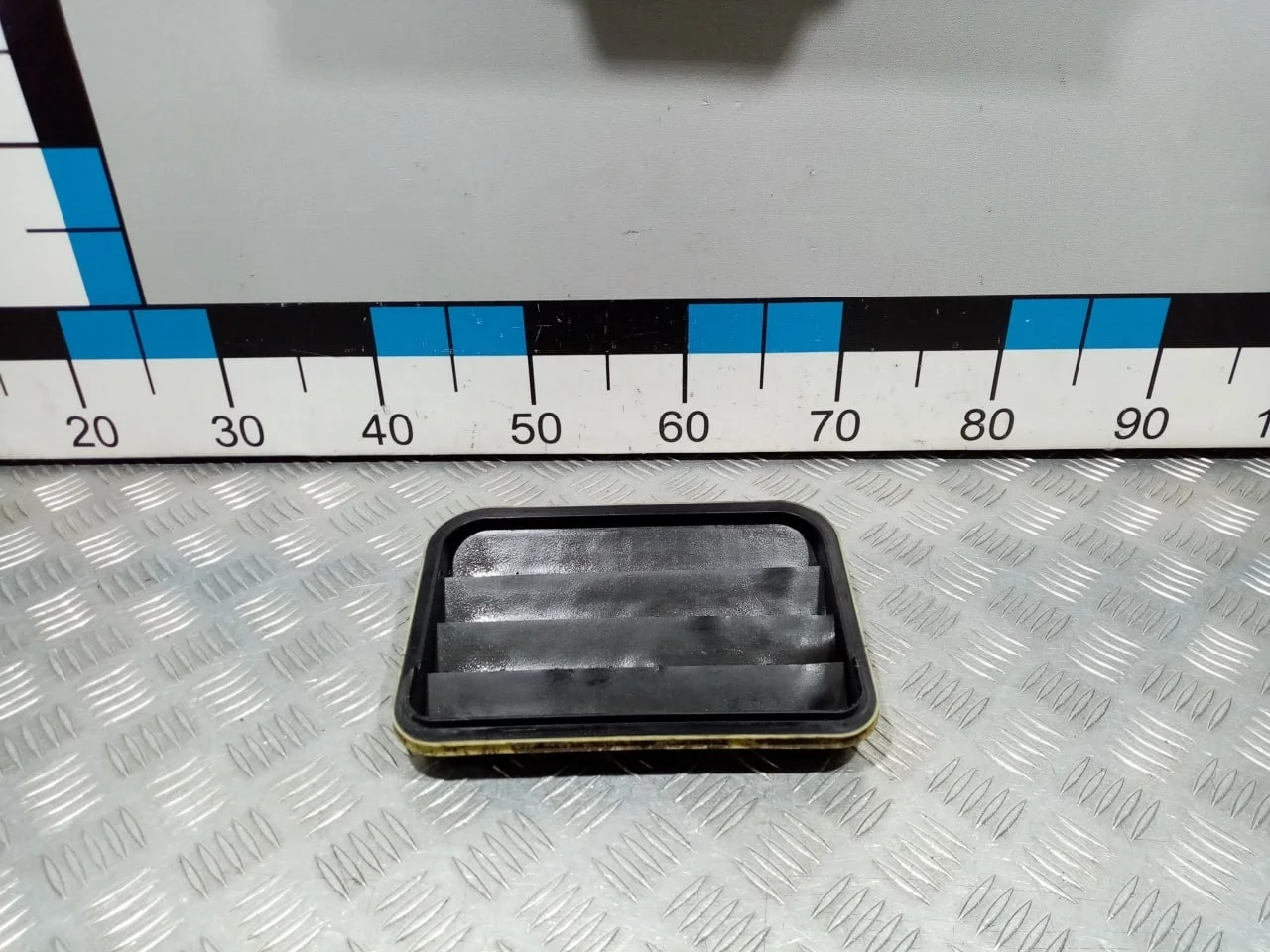 [Б/У] Решетка вентиляционная [Код: 00658489 ]