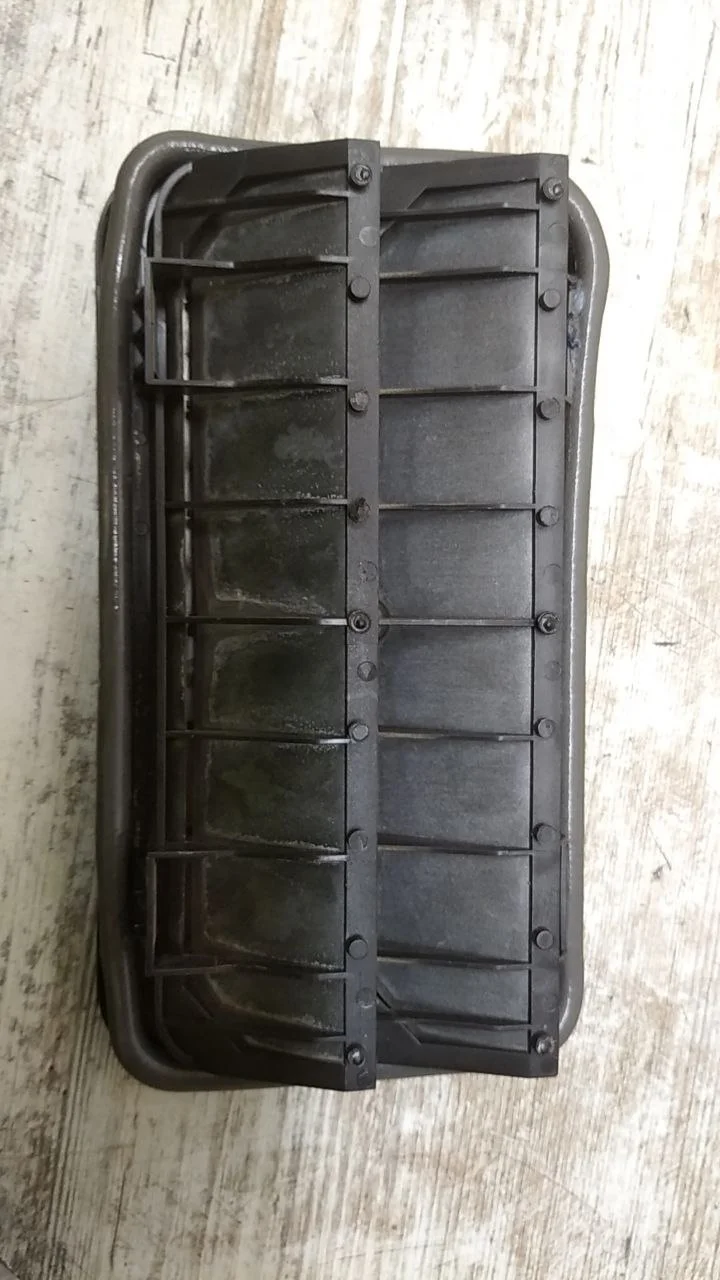 [Б/У] Решетка вентиляционная заднего крыла [Код: 00685160 ]