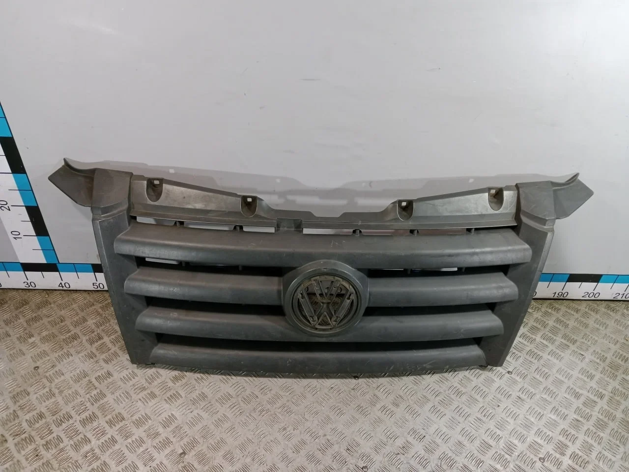 [Б/У] Решетка радиатора - Трещина 15см [Незначительные дефекты] [Код: 00683350 ]