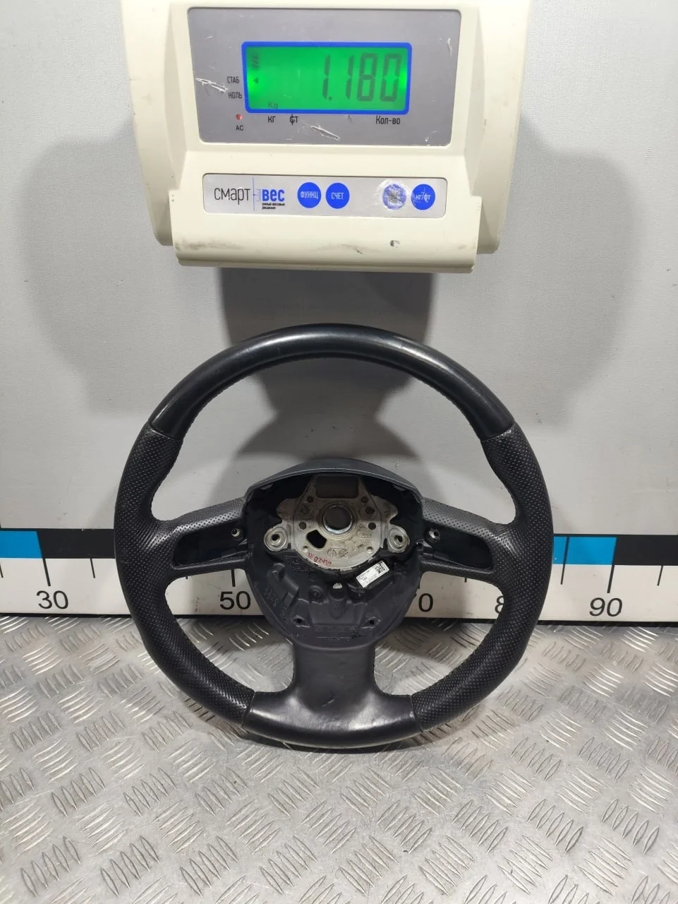 [Б/У] Рулевое колесо Audi A4 B8 - Мелкие царапины и потертости [ХОРОШЕЕ] [Код: 00662386 ]