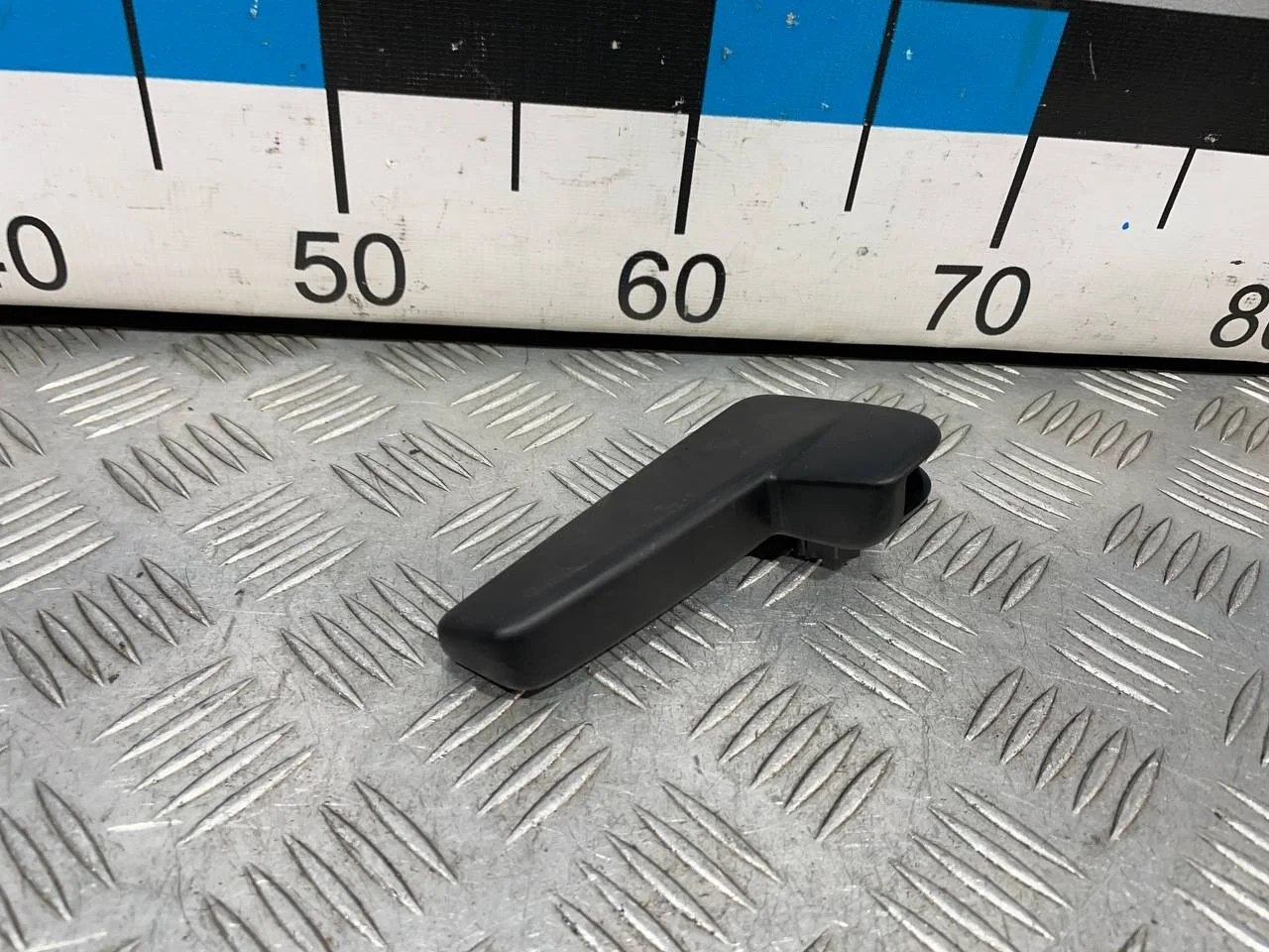 [Б/У] Ручка открывания капота [Код: 00640125 ]