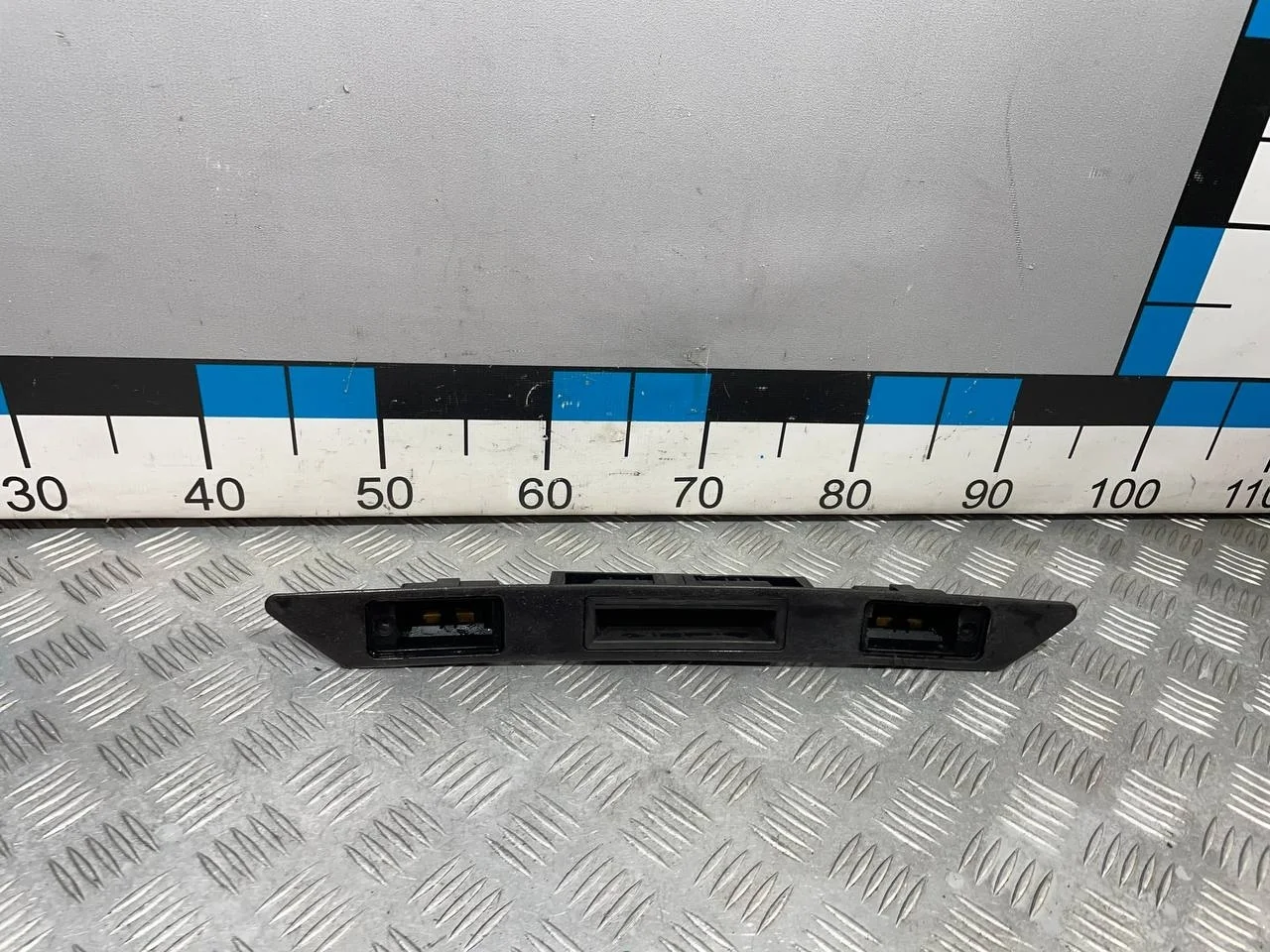 [Б/У] Ручка открывания крышки багажника [Код: 00667450 ]