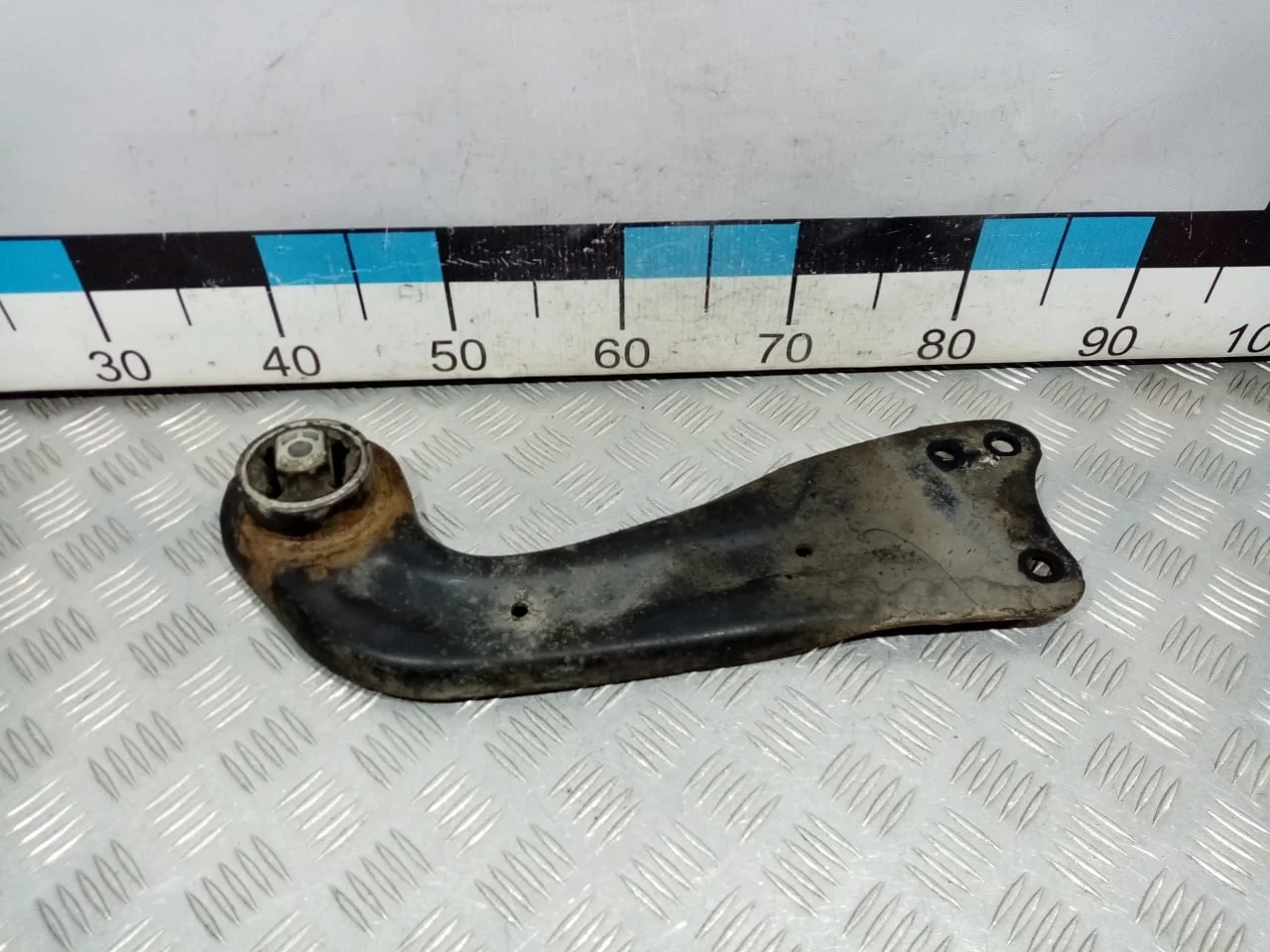 [Б/У] Рычаг задний продольный левый Audi VW - Сайлентблок под замену [ХОРОШЕЕ] [Код: 00609148 ]