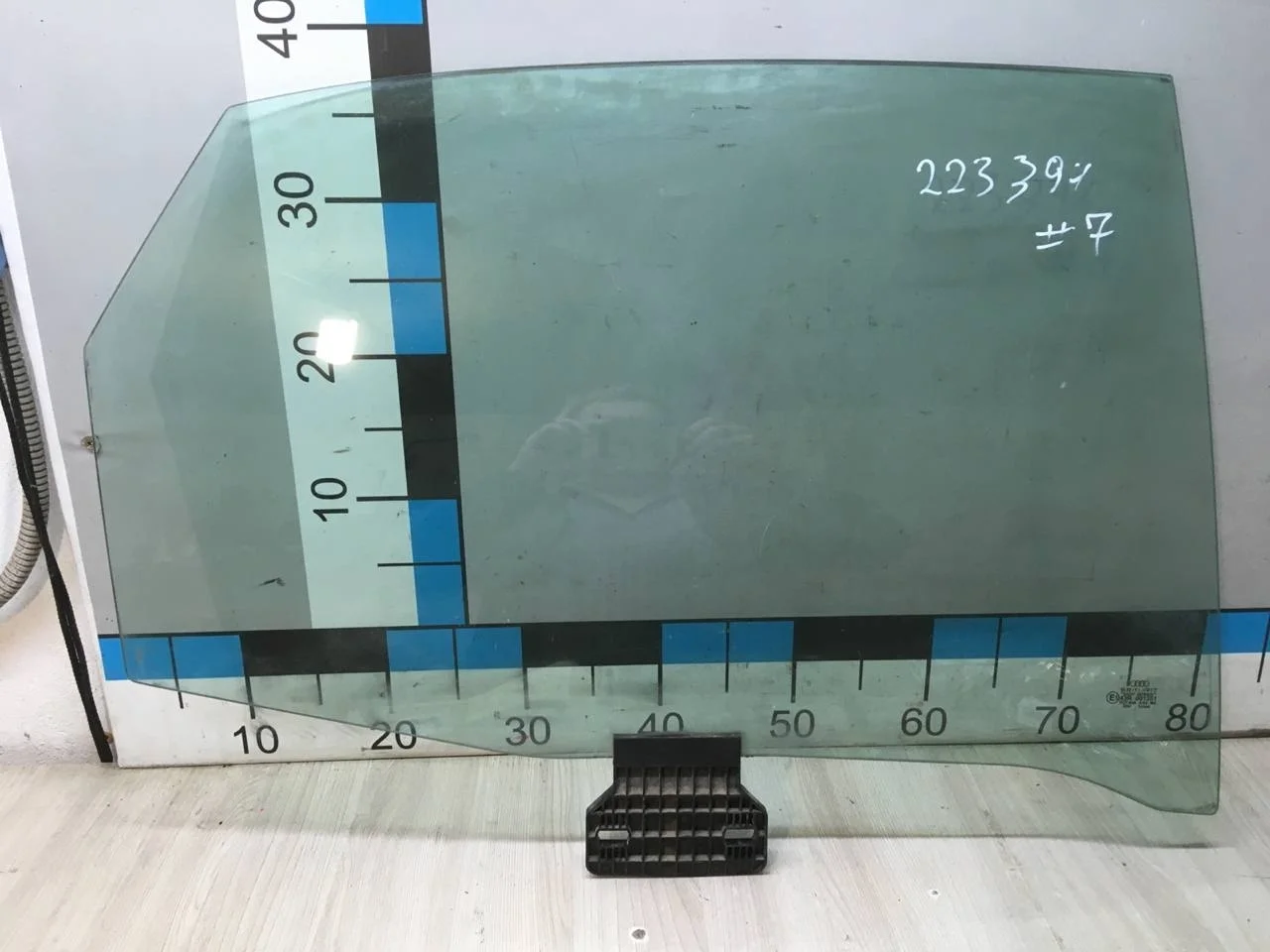 [Б/У] Стекло двери задней правой / седан Audi A4 - седан [Код: 00586976 ]