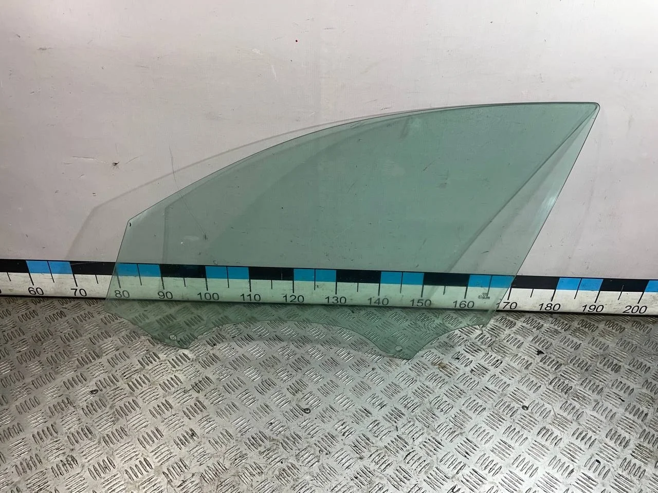 [Б/У] Стекло двери передней левой [Код: 00583107 ]