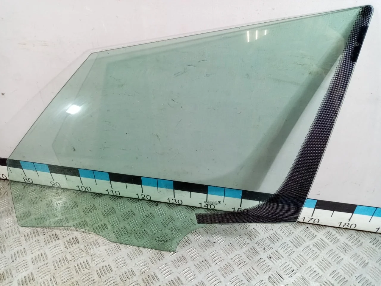 [Б/У] Стекло двери передней левой [Код: 00602781 ]