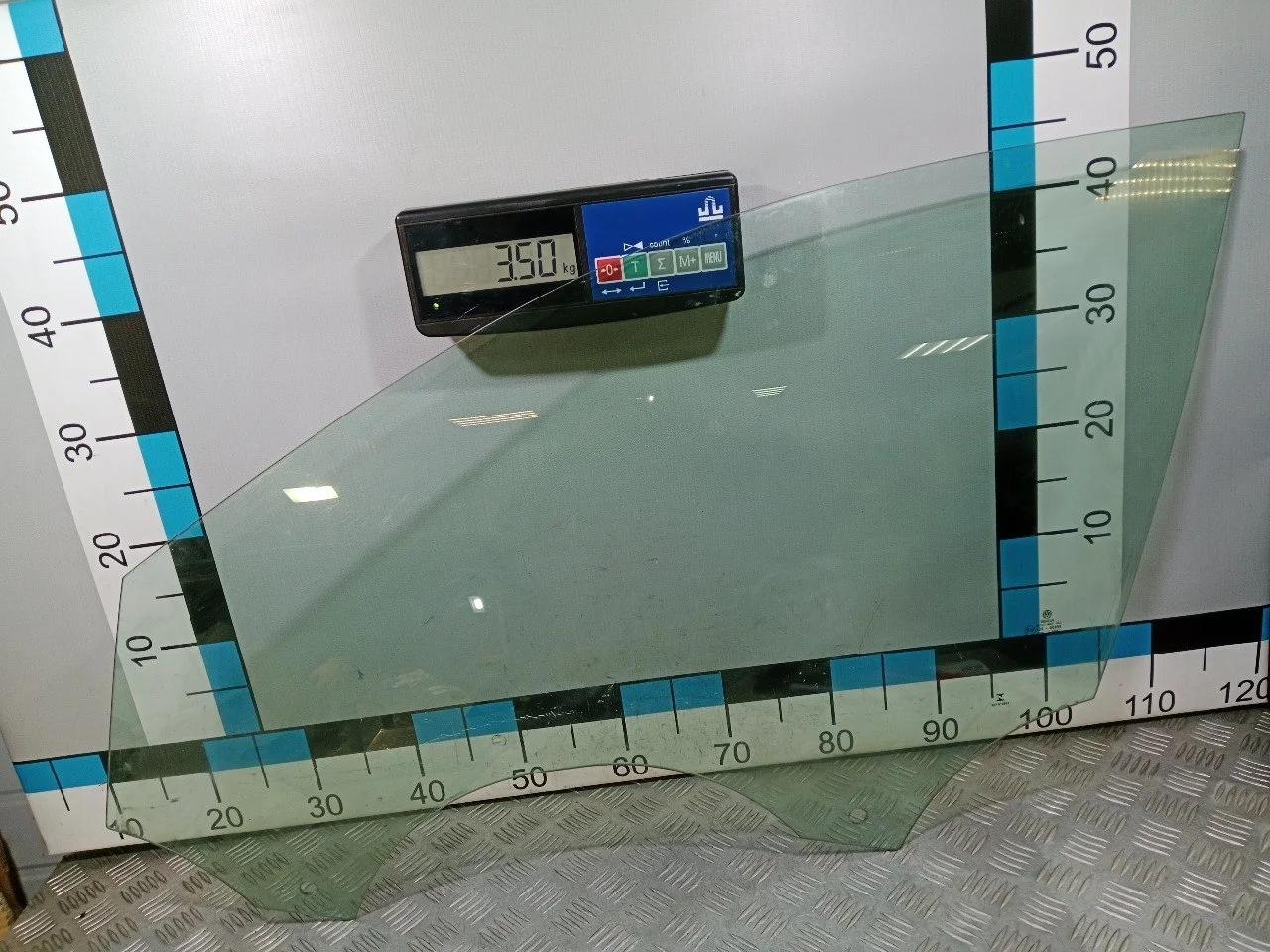 [Б/У] Стекло двери передней левой VW Passat B8 - Царапины [Незначительные дефекты] [Код: 00529896 ]