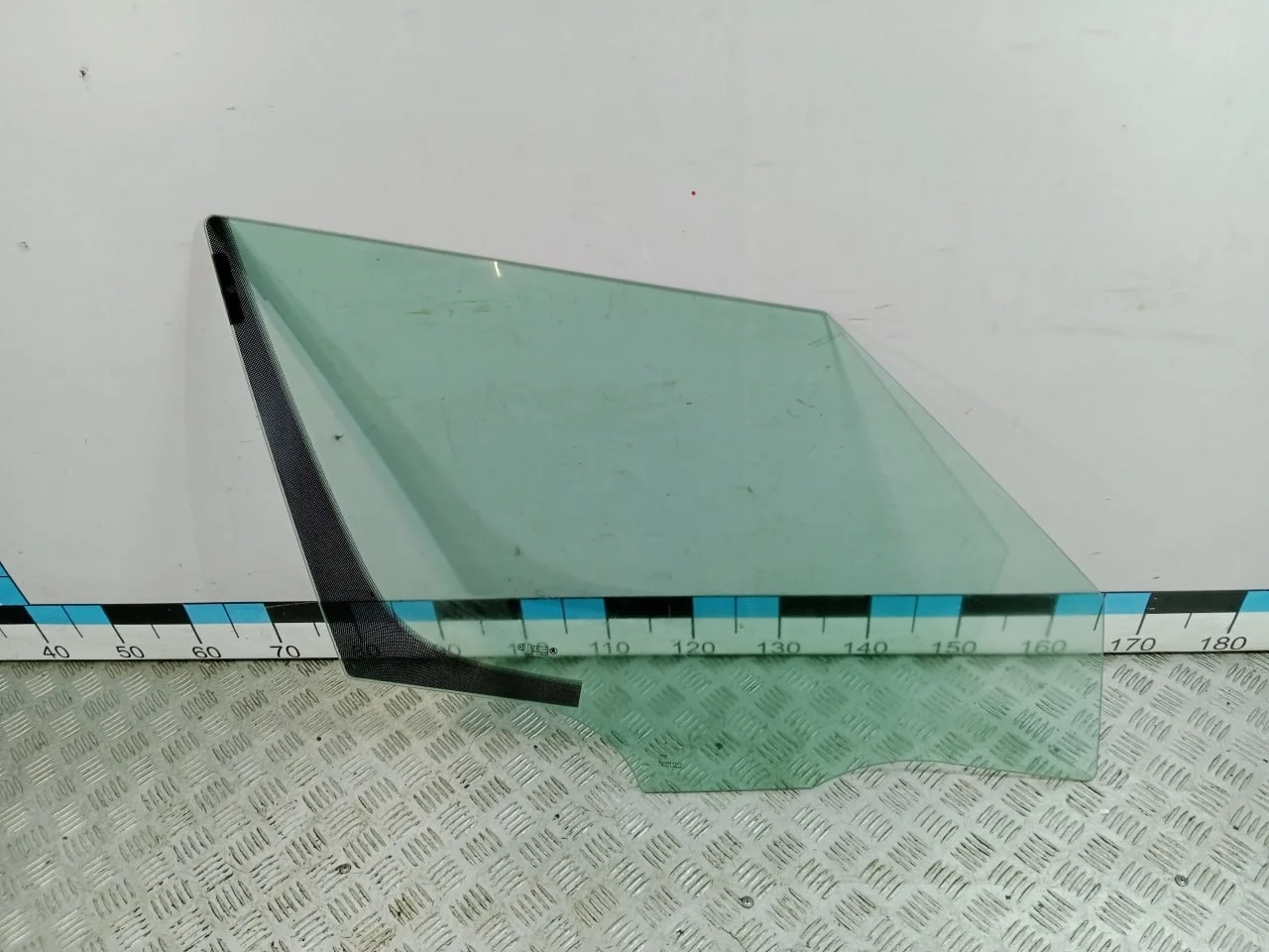 [Б/У] Стекло двери передней правой [Код: 00602036 ]