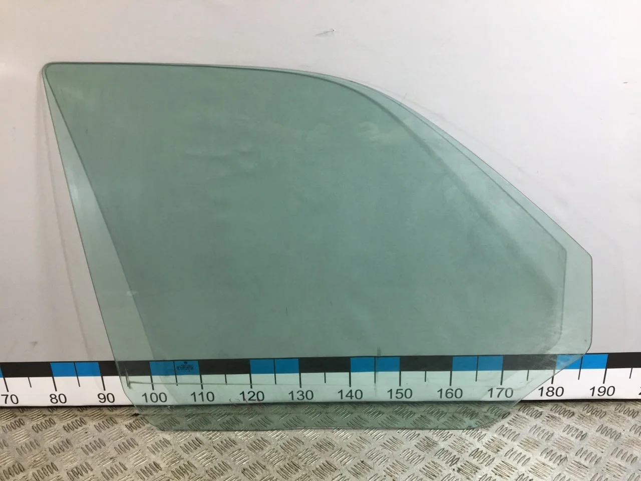 [Б/У] Стекло двери передней правой (зеленое) [Код: 00659928 ]