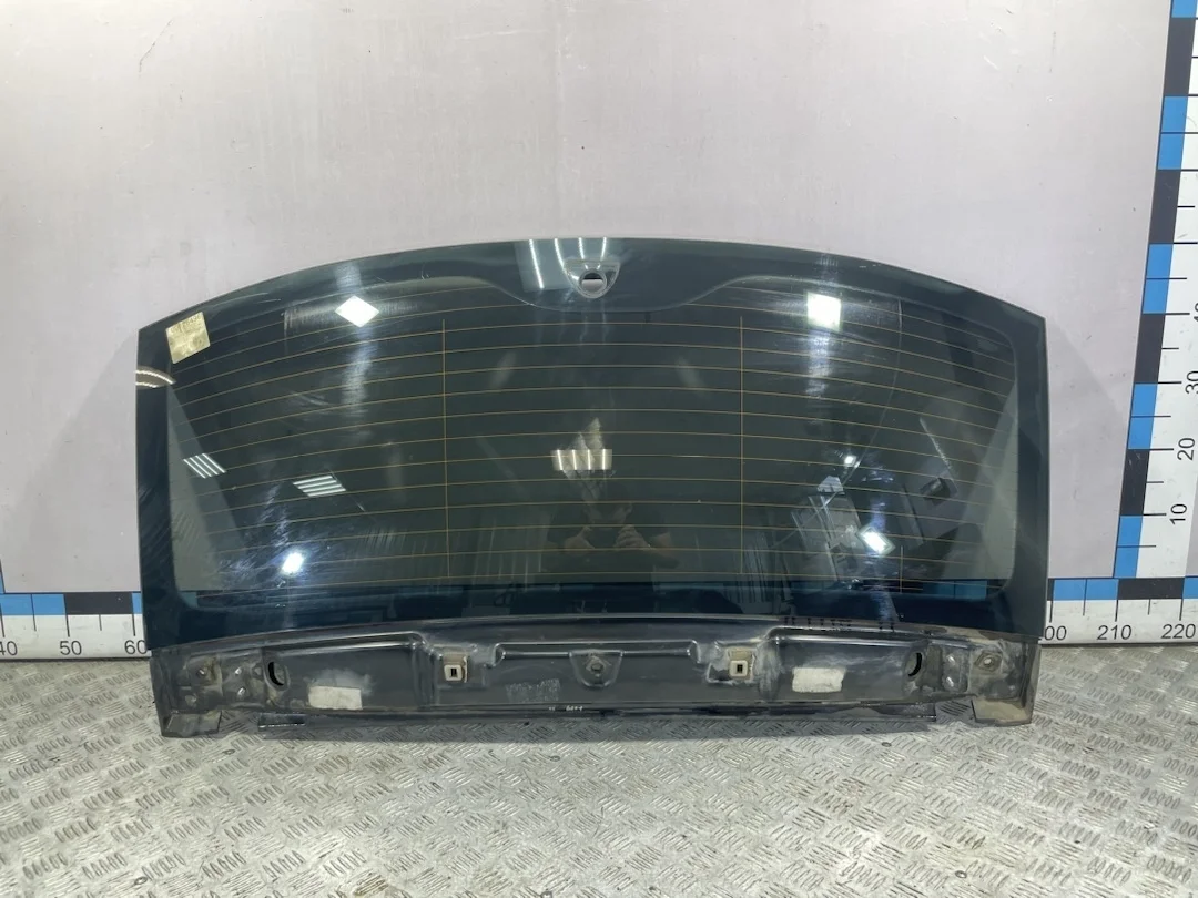 [Б/У] Стекло заднее двери багажника Touareg [Код: 00337604 ]