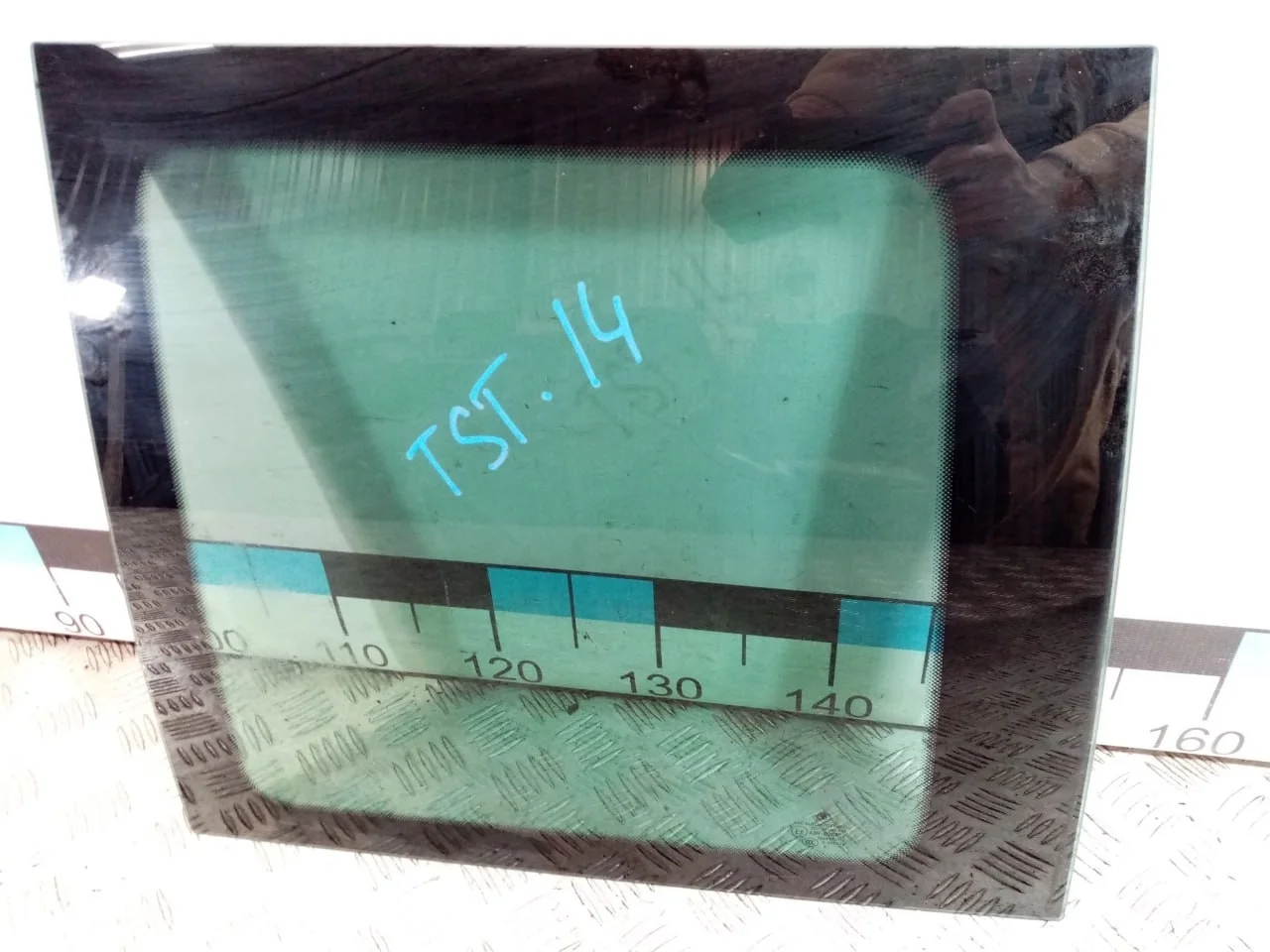 [Б/У] Стекло кузовное глухое левое [Код: 00602785 ]