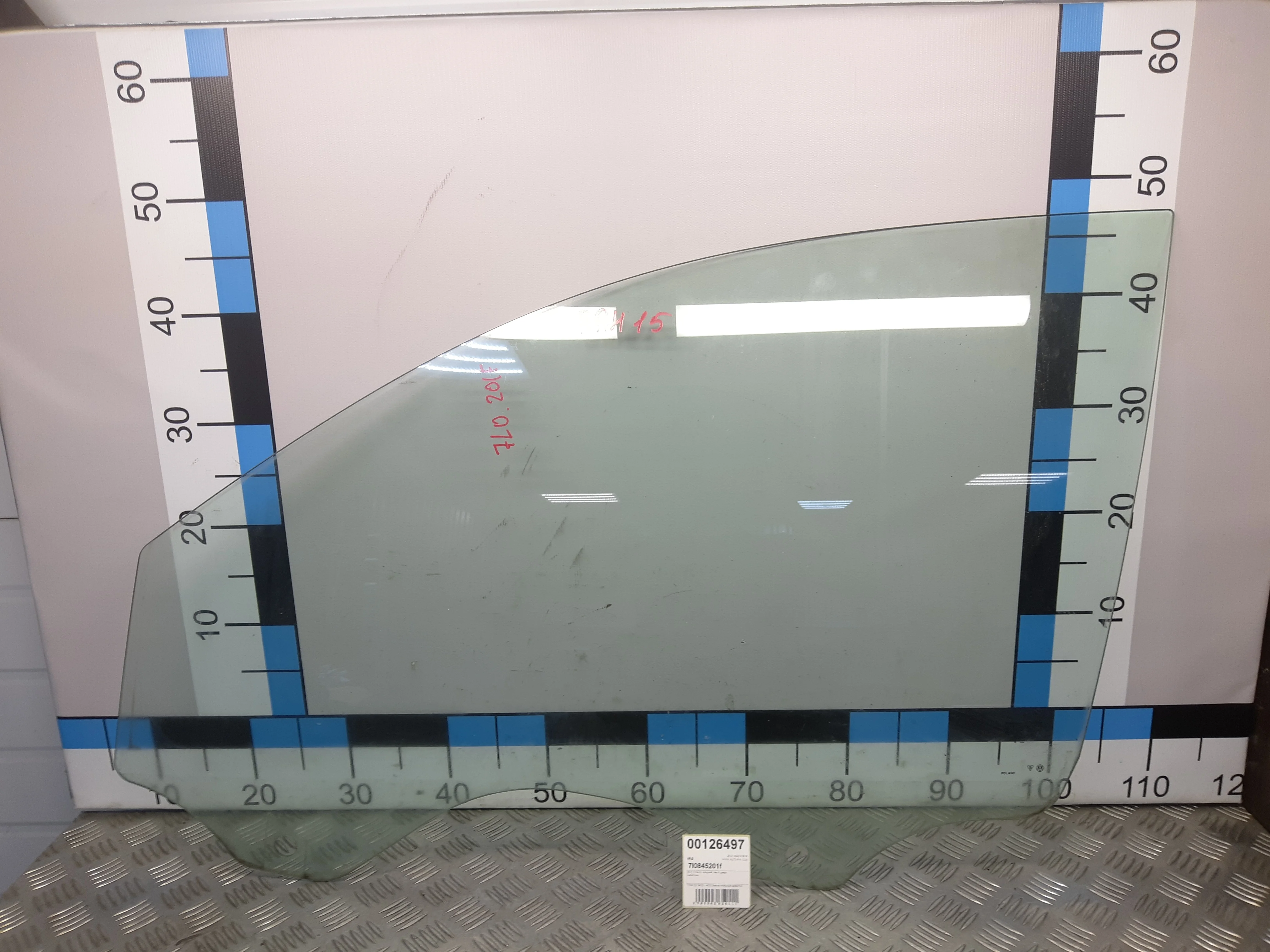 [Б/У] Стекло передней левой двери Touareg - Царапины [Незначительные дефекты] [Код: 00354920 ]